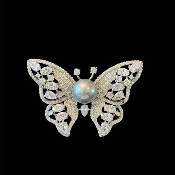 Swarovski Crystals Silver Butterfly Brooch - Picture 4 of 6